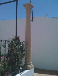 columnas de piedra natural