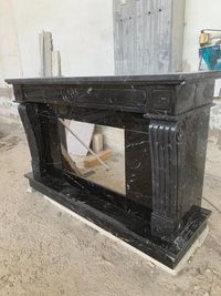 Chimenea m&aacute;rmol negro marquina pulido 01