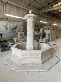 Fuente-travertino-olivillo-montada-en-fabrica 04