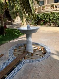 Fuente marmol blanco apomazado finalizada y montada 01