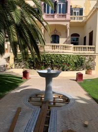 Fuente marmol blanco apomazado finalizada y montada 02