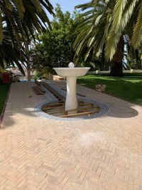 Fuente marmol blanco apomazado finalizada y montada 12