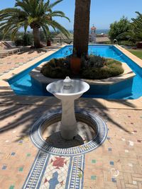 Fuente marmol blanco apomazado finalizada y montada 13